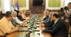 5. август 2016. Чланови Посланичке групе Покрет социјалиста – Народна сељачка странка – Уједињена сељачка странка у разговору са члановима Партије социјалиста Републике Молдавије